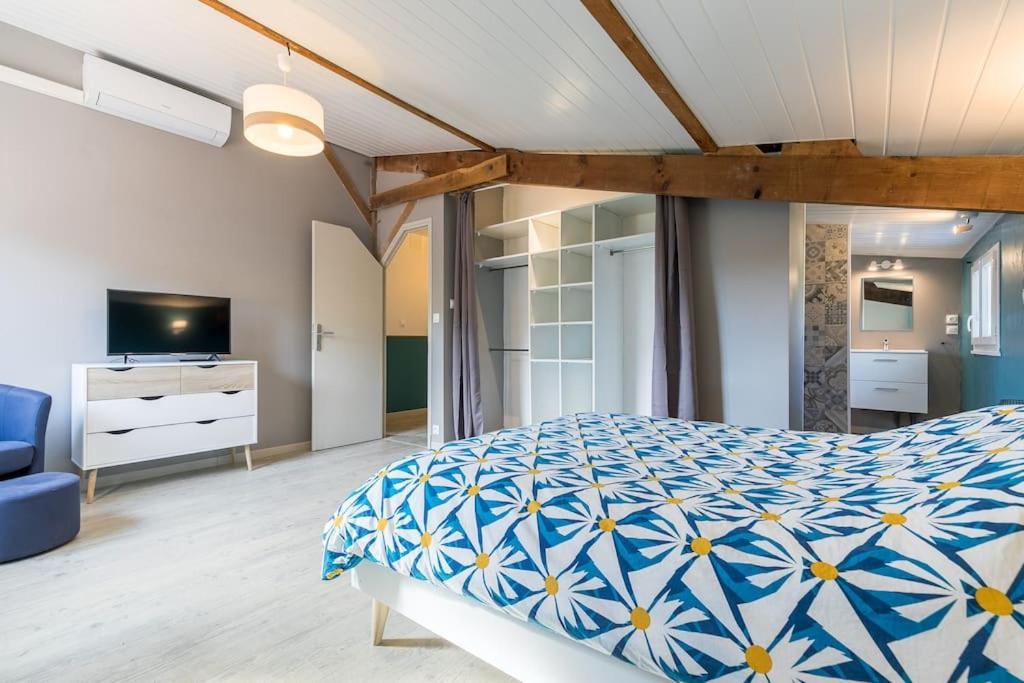 Holiday home Grande Maison Avec Et Sans Vis-a-vis Laglorieuse
