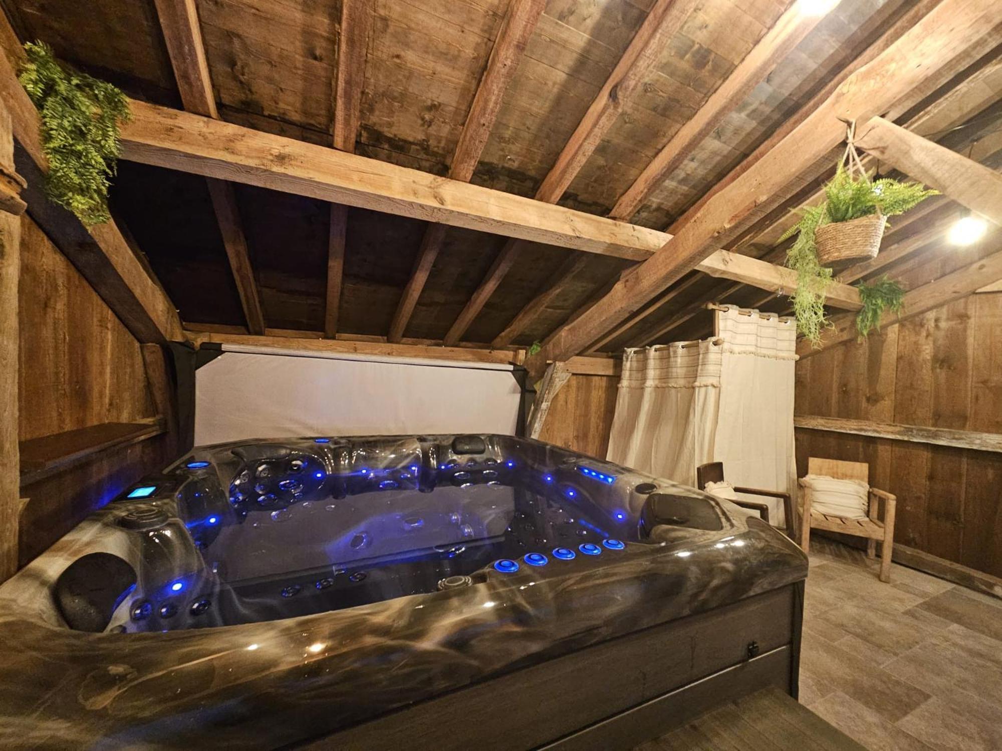 Grande Maison Avec Et Sans Vis-a-vis Holiday home Laglorieuse